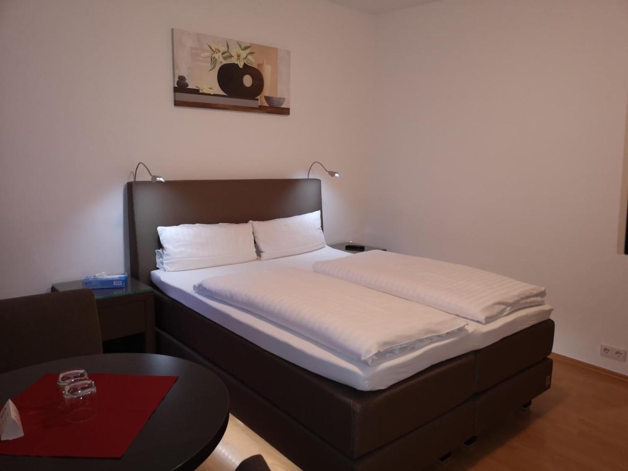 Tuniberg Restaurant Hotel Freiburg im Breisgau Pokoj fotografie